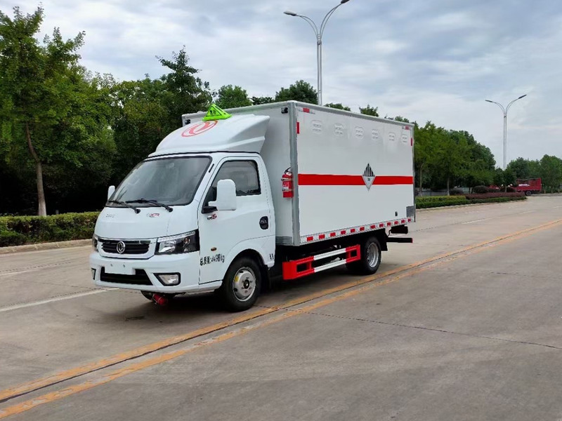 東風途逸柴油版雜項危險物品廂式運輸車