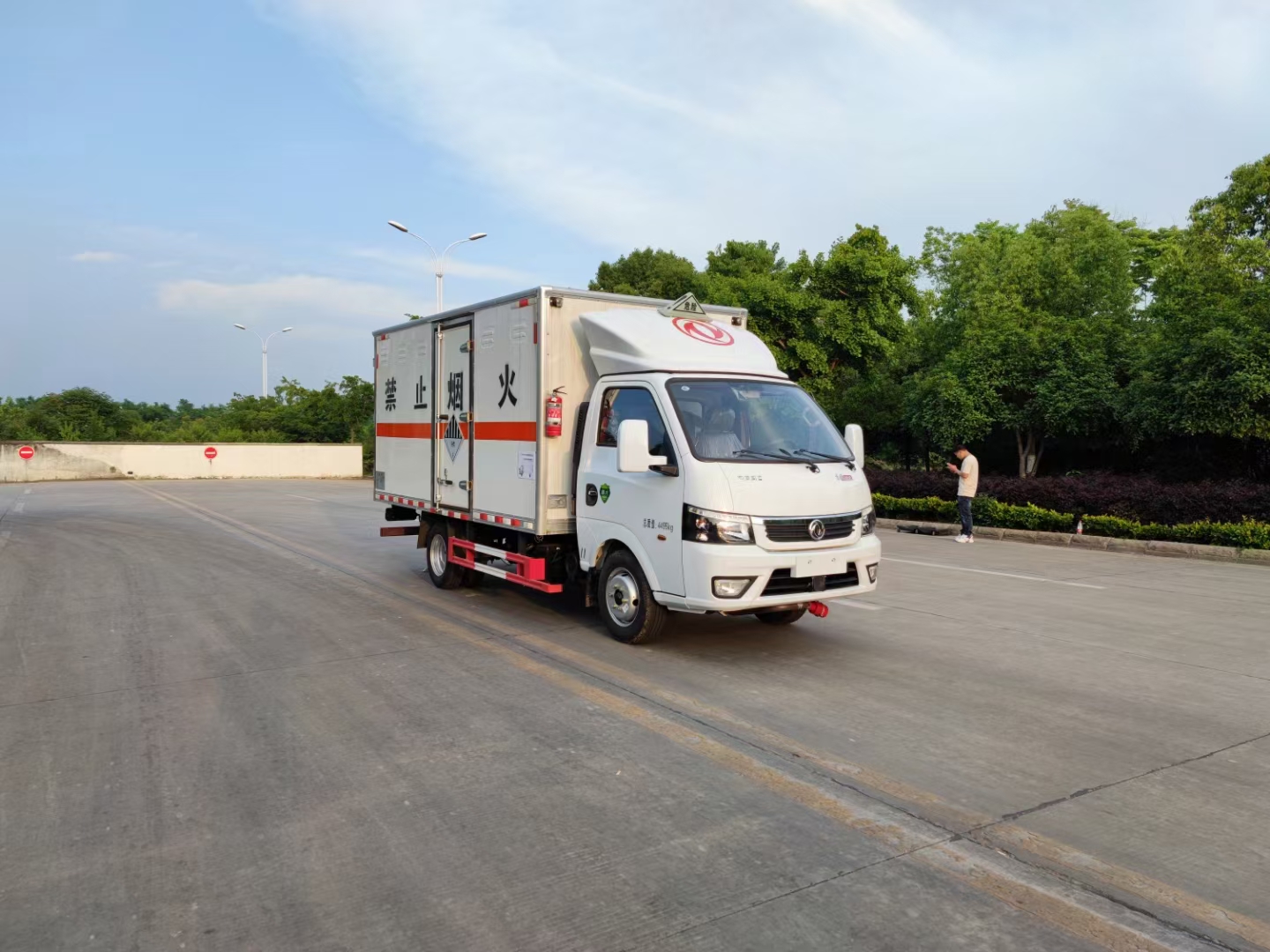 東風途逸3.1米爆破器材運輸車